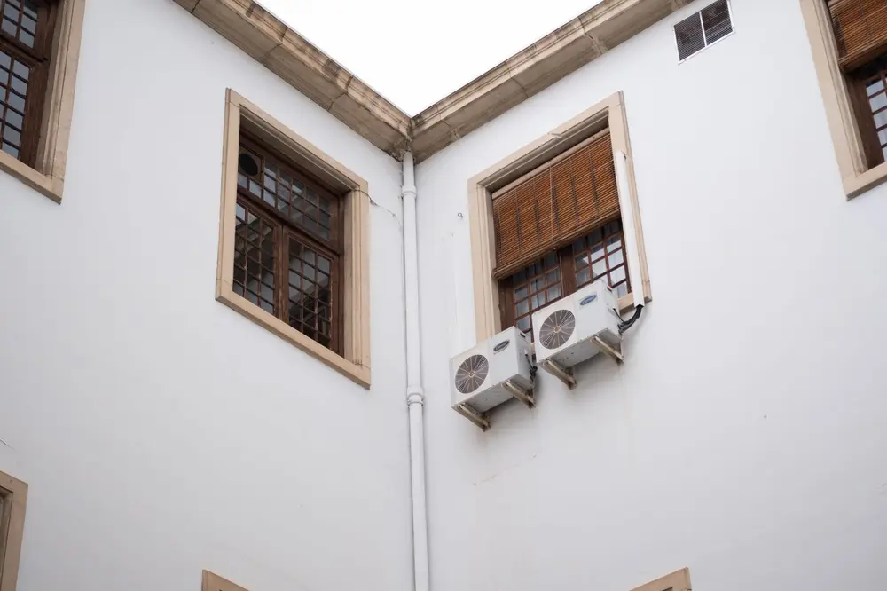 central air conditioner installation cost 2000 sq ft home USA 2026